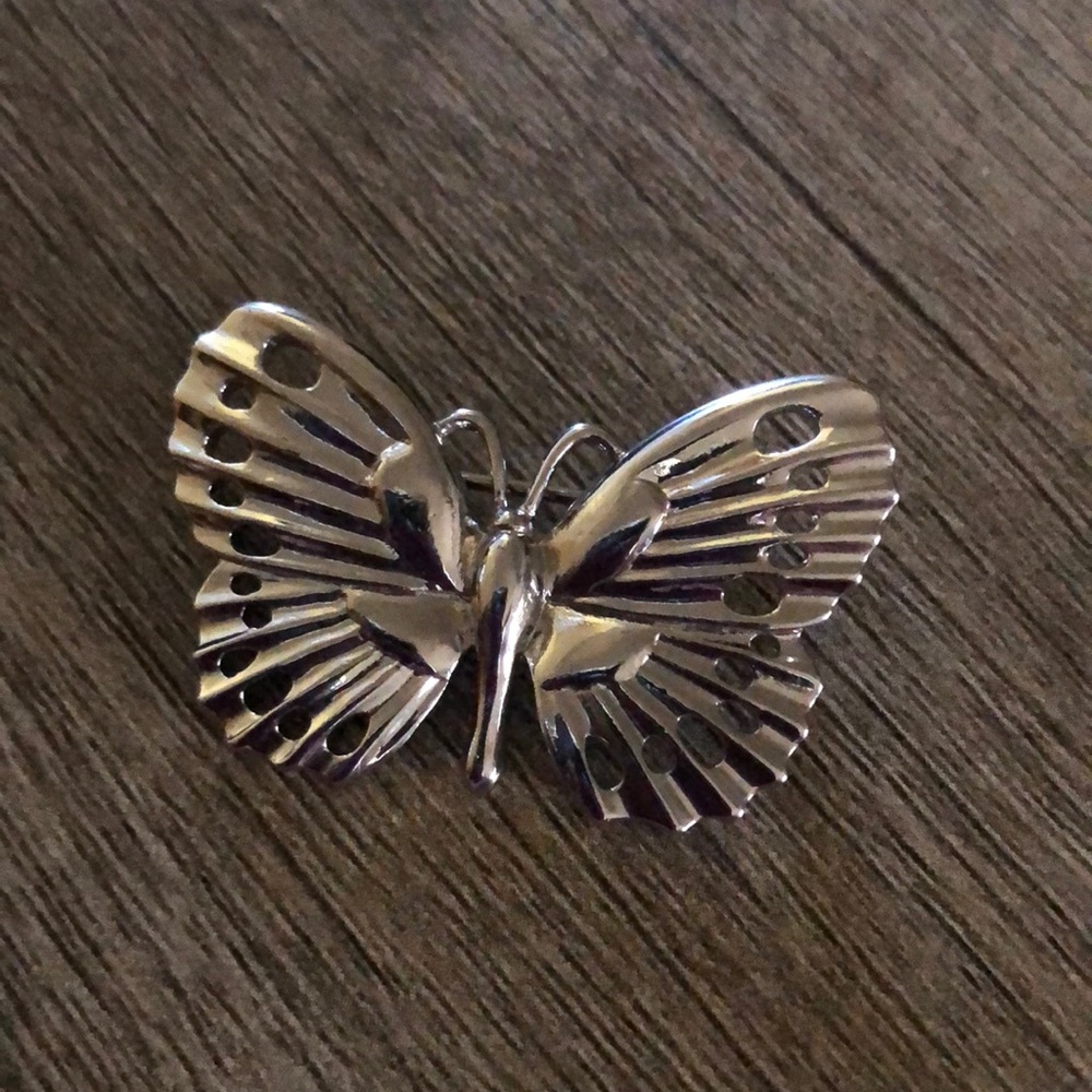 Butterfly Pin 🦋 - Picture 2 of 4